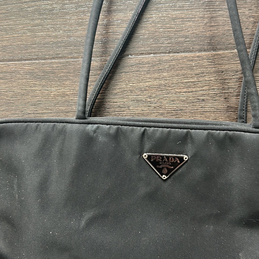 Prada bag excellent condition - Picture 2 of 7